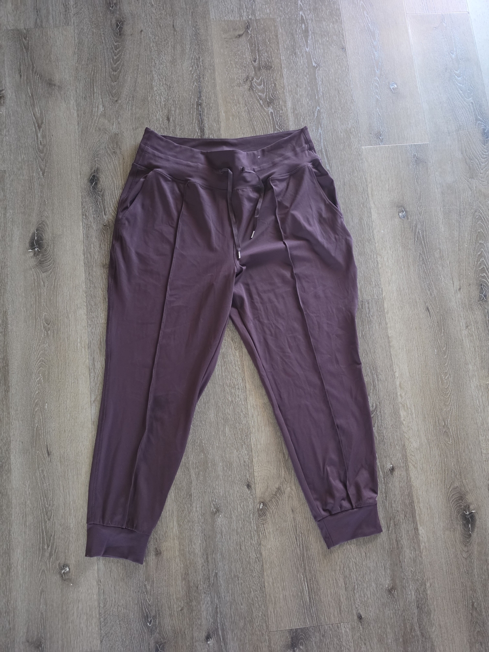 Old Navy Active High-Rise Jogger in Plum